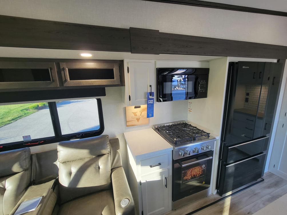 2026 Venture RV 2026 Venture RV SportTrek Touring Edition - thumbnail 15