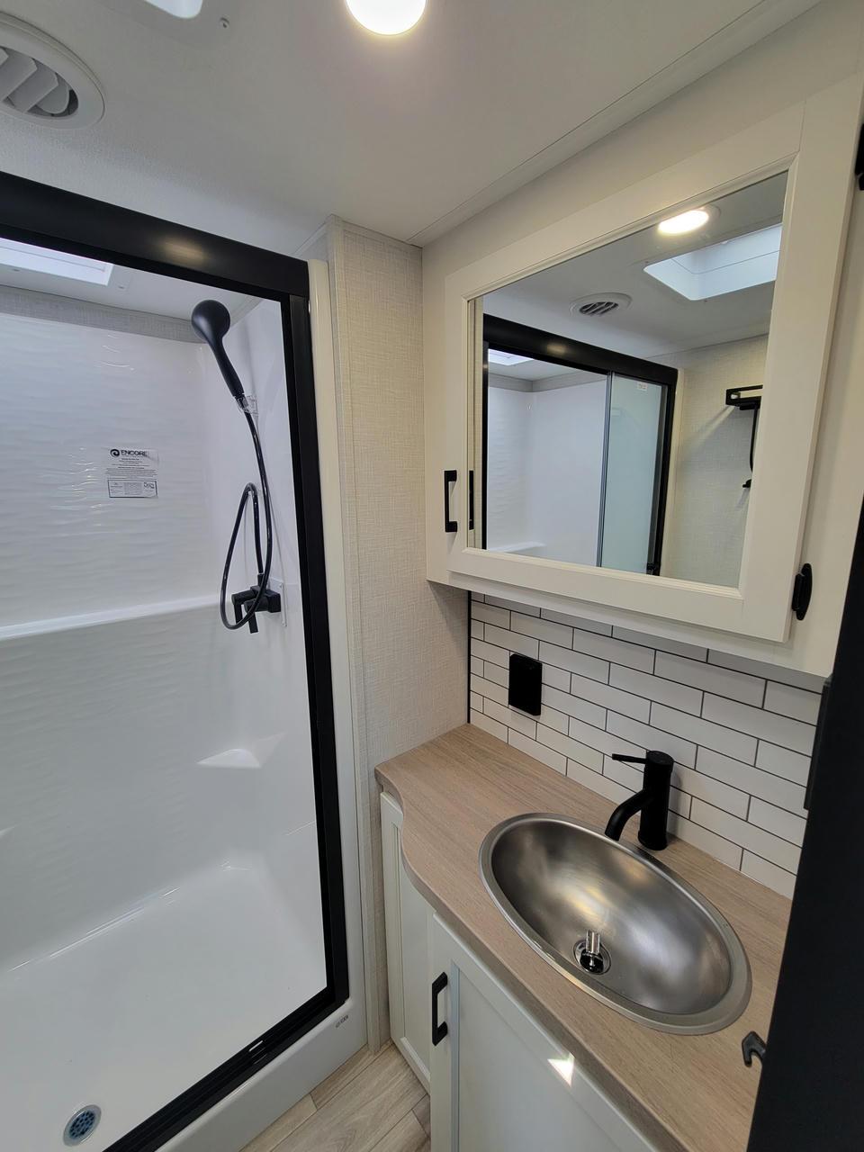 2026 Venture RV 2026 Venture RV SportTrek Touring Edition - thumbnail 17