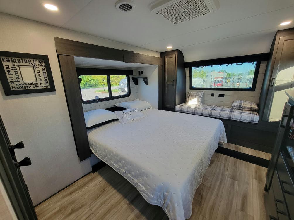 2026 Venture RV 2026 Venture RV SportTrek Touring Edition - thumbnail 19