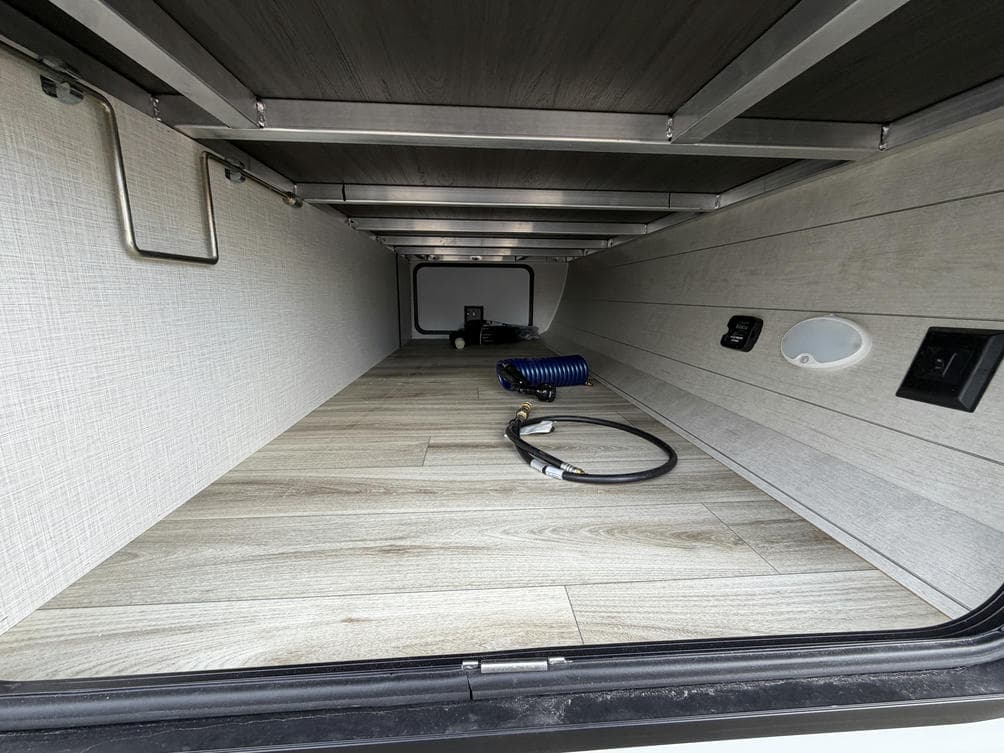 2026 Venture RV 2026 Venture RV SportTrek - thumbnail 3