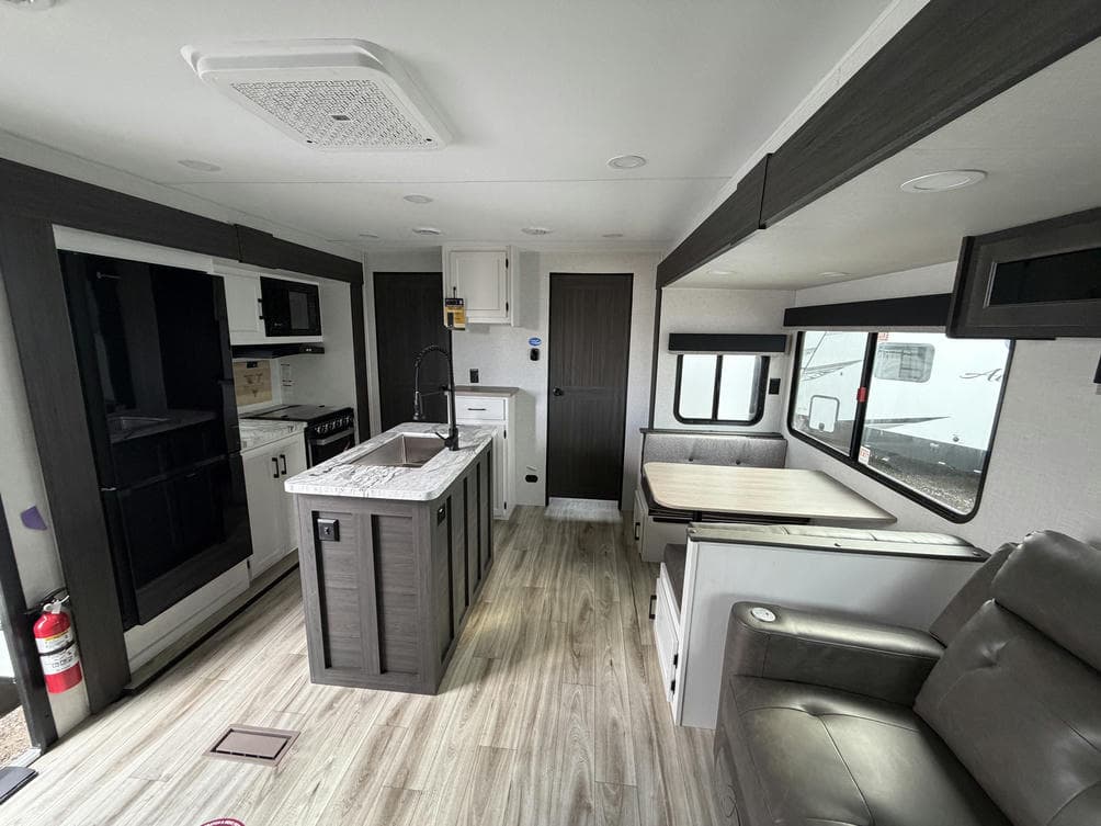 2026 Venture RV 2026 Venture RV SportTrek - thumbnail 10