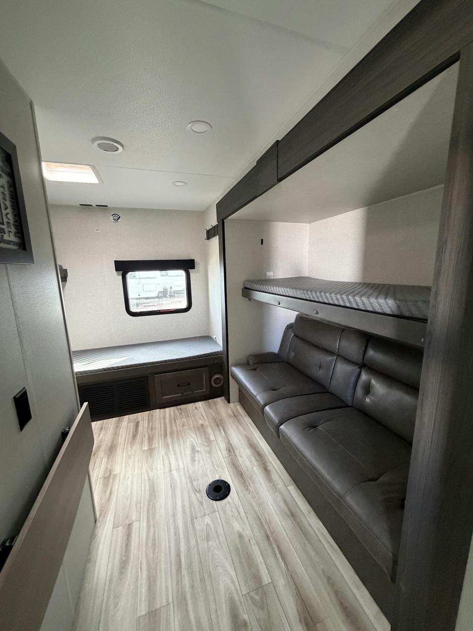 2026 Venture RV 2026 Venture RV SportTrek - thumbnail 12