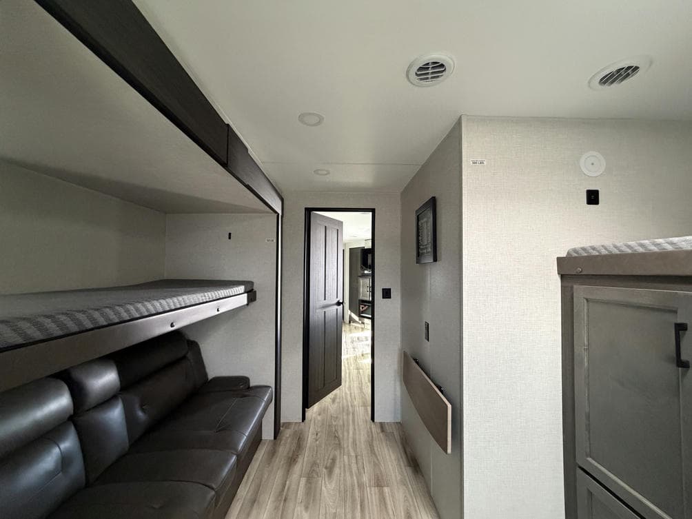 2026 Venture RV 2026 Venture RV SportTrek - thumbnail 14