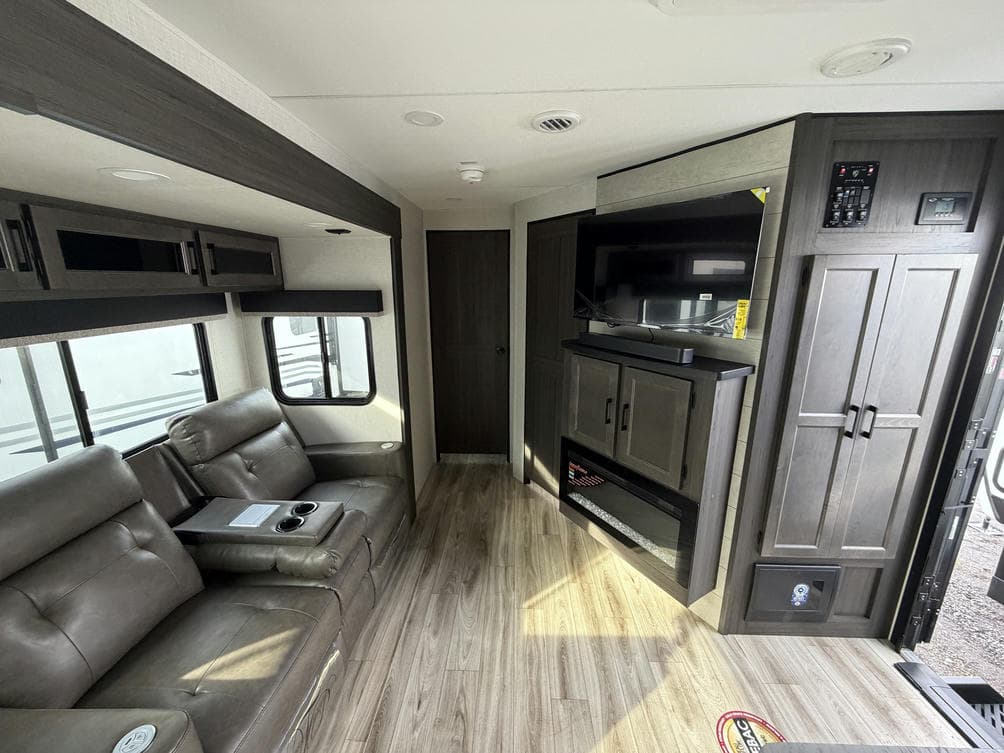 2026 Venture RV 2026 Venture RV SportTrek - thumbnail 18