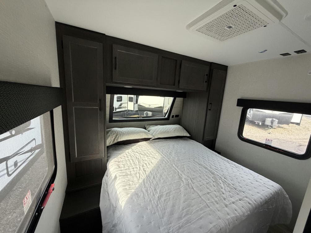 2026 Venture RV 2026 Venture RV SportTrek - thumbnail 21