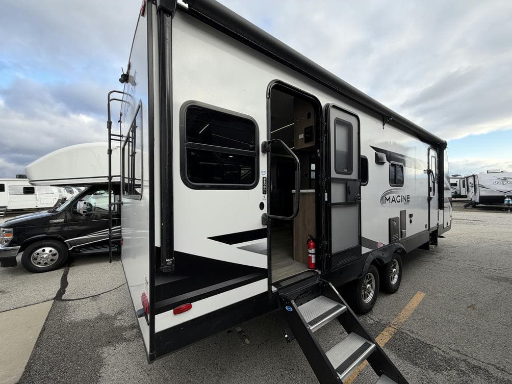 2024 Grand Design 2024 Grand Design Imagine XLS - thumbnail 4