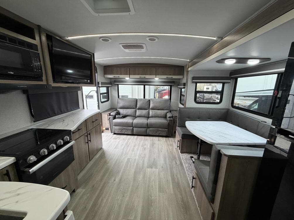 2024 Grand Design 2024 Grand Design Imagine XLS - thumbnail 9