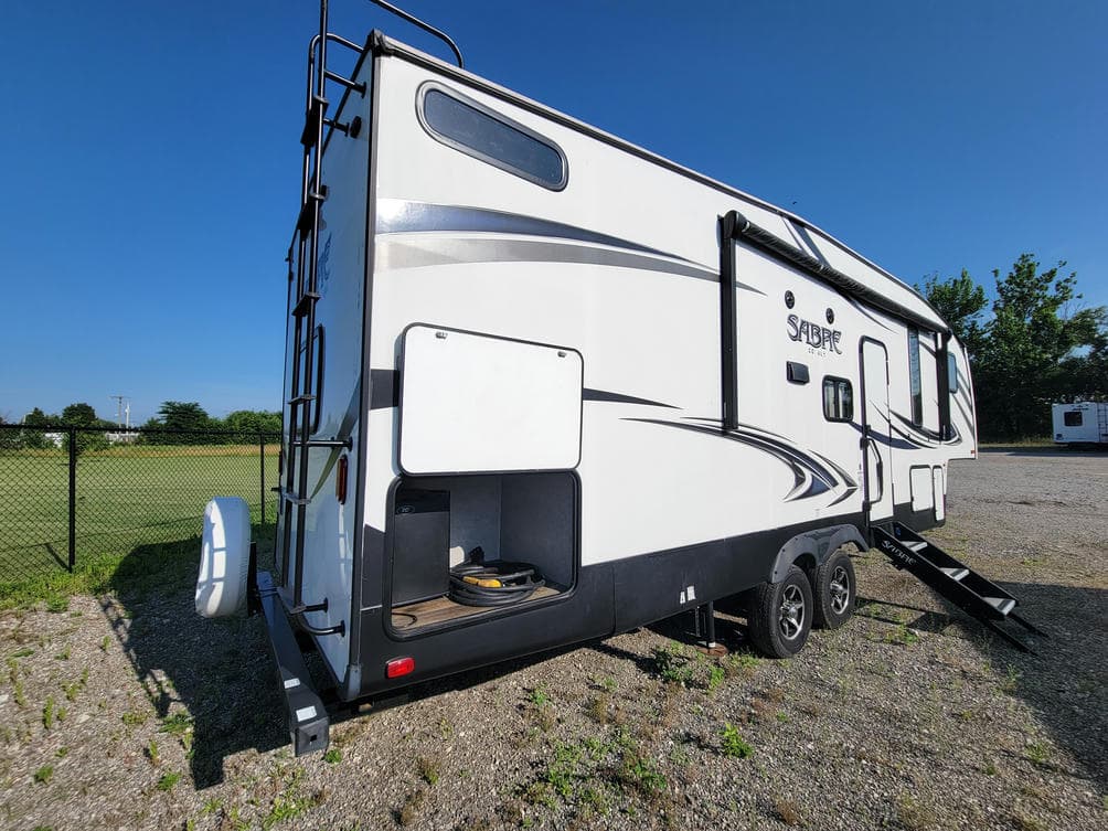 2018 Forest River 2018 Forest River Sabre - thumbnail 4