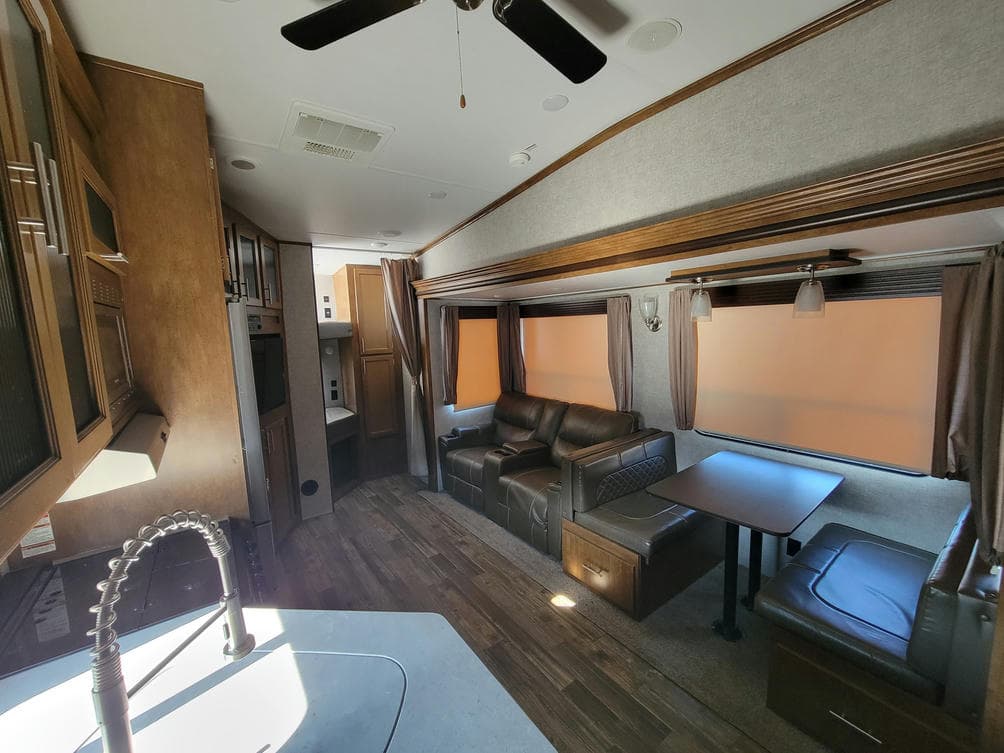 2018 Forest River 2018 Forest River Sabre - thumbnail 6