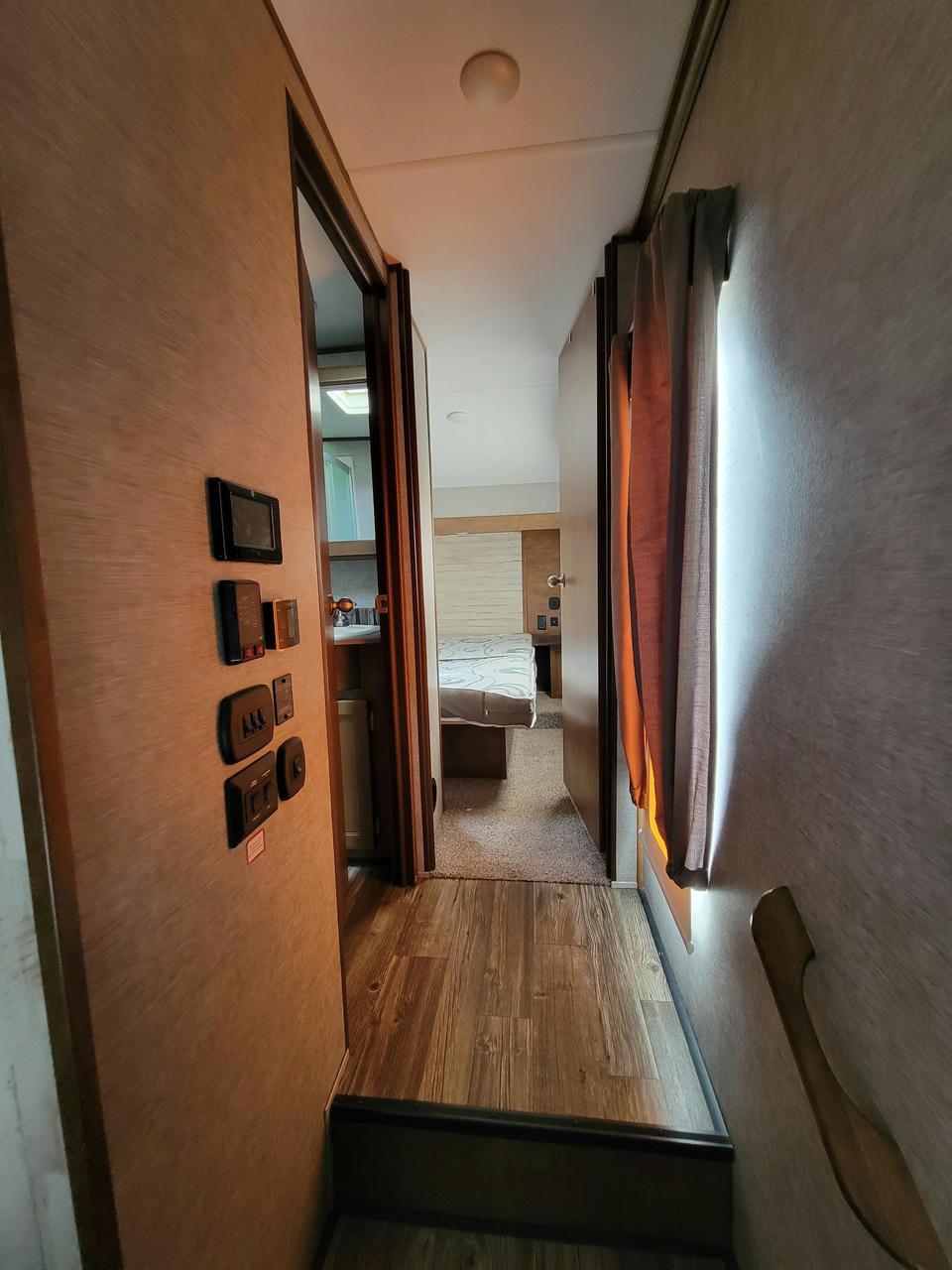 2018 Forest River 2018 Forest River Sabre - thumbnail 13