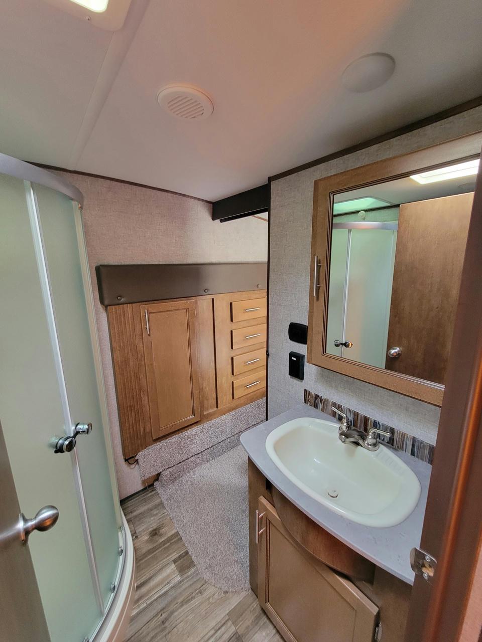 2018 Forest River 2018 Forest River Sabre - thumbnail 14