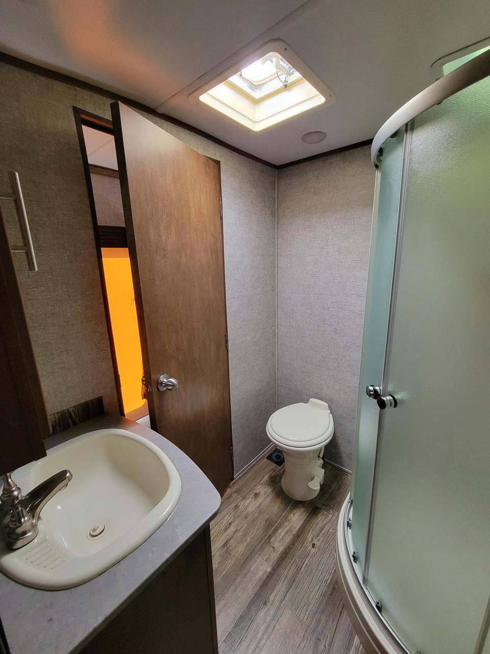 2018 Forest River 2018 Forest River Sabre - thumbnail 15