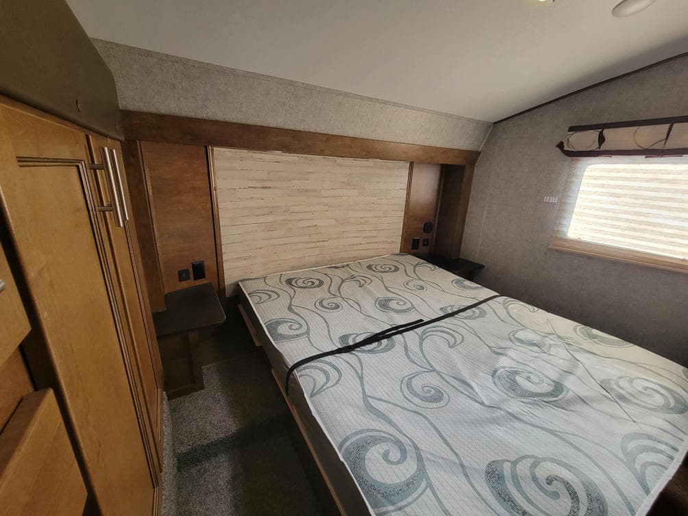 2018 Forest River 2018 Forest River Sabre - thumbnail 17