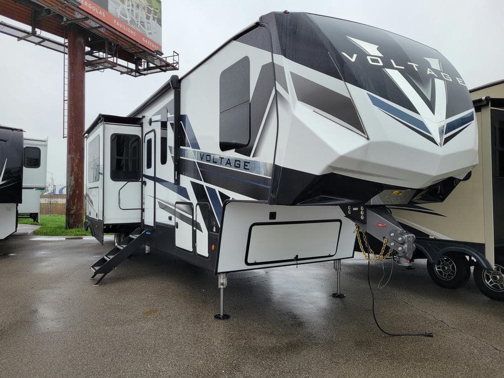 2023 Dutchmen VOLTAGE 3675