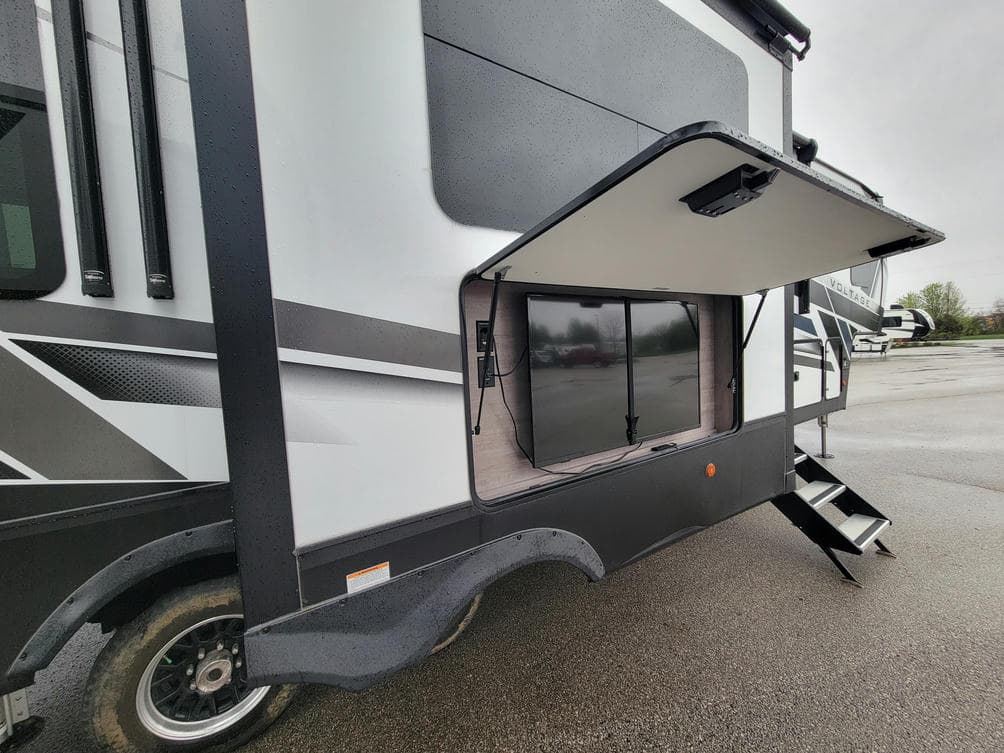 2023 Dutchmen 2023 Dutchmen VOLTAGE - thumbnail 4