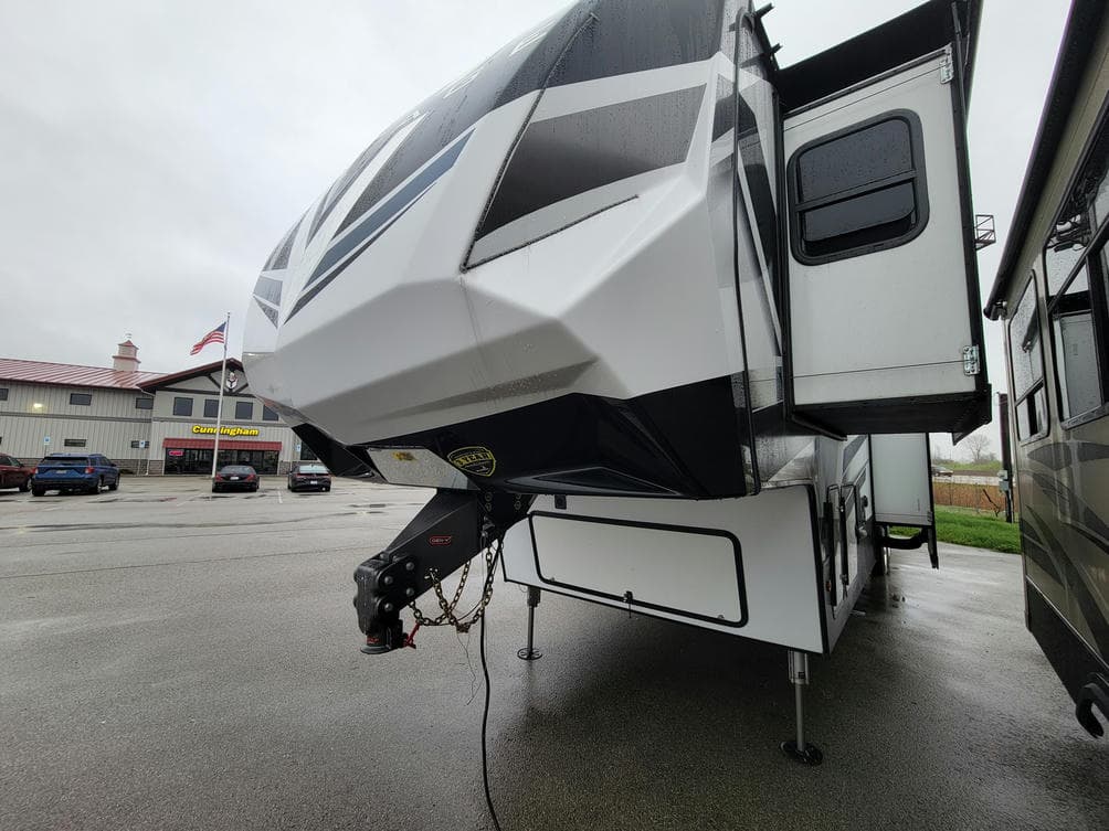 2023 Dutchmen 2023 Dutchmen VOLTAGE - thumbnail 9