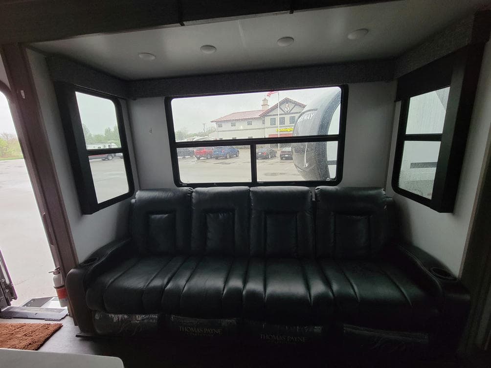 2023 Dutchmen 2023 Dutchmen VOLTAGE - thumbnail 12