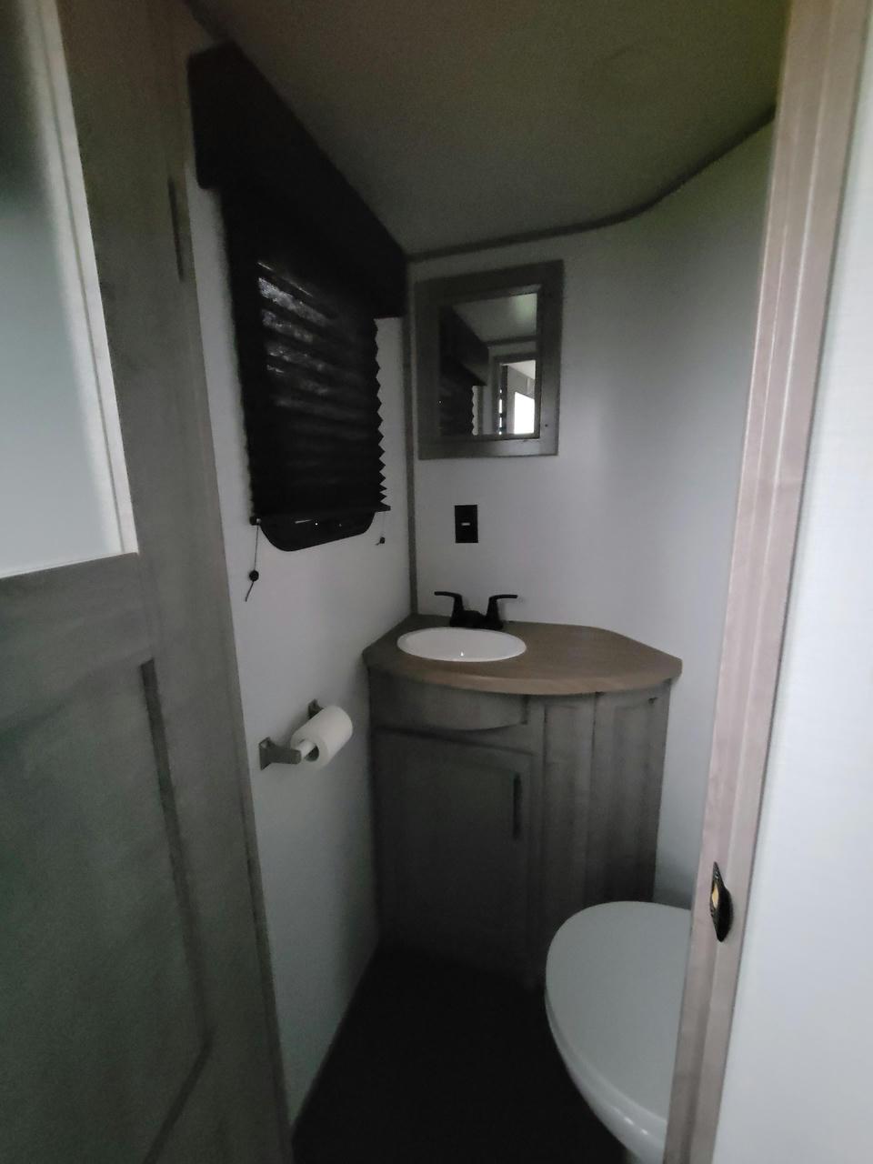 2023 Dutchmen 2023 Dutchmen VOLTAGE - thumbnail 16