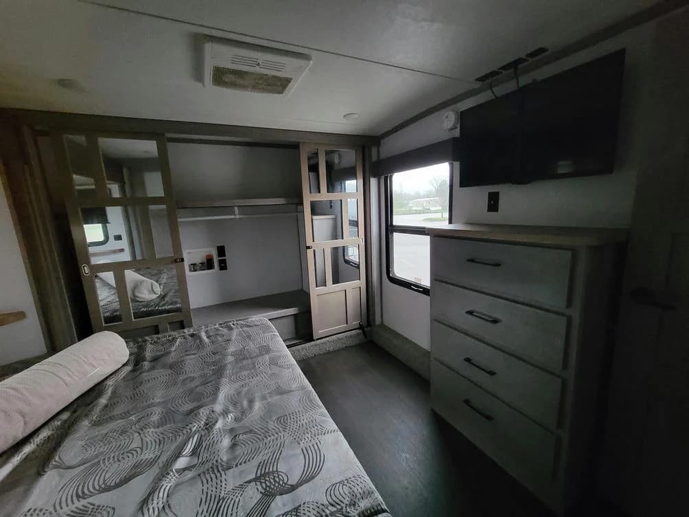 2023 Dutchmen 2023 Dutchmen VOLTAGE - thumbnail 21