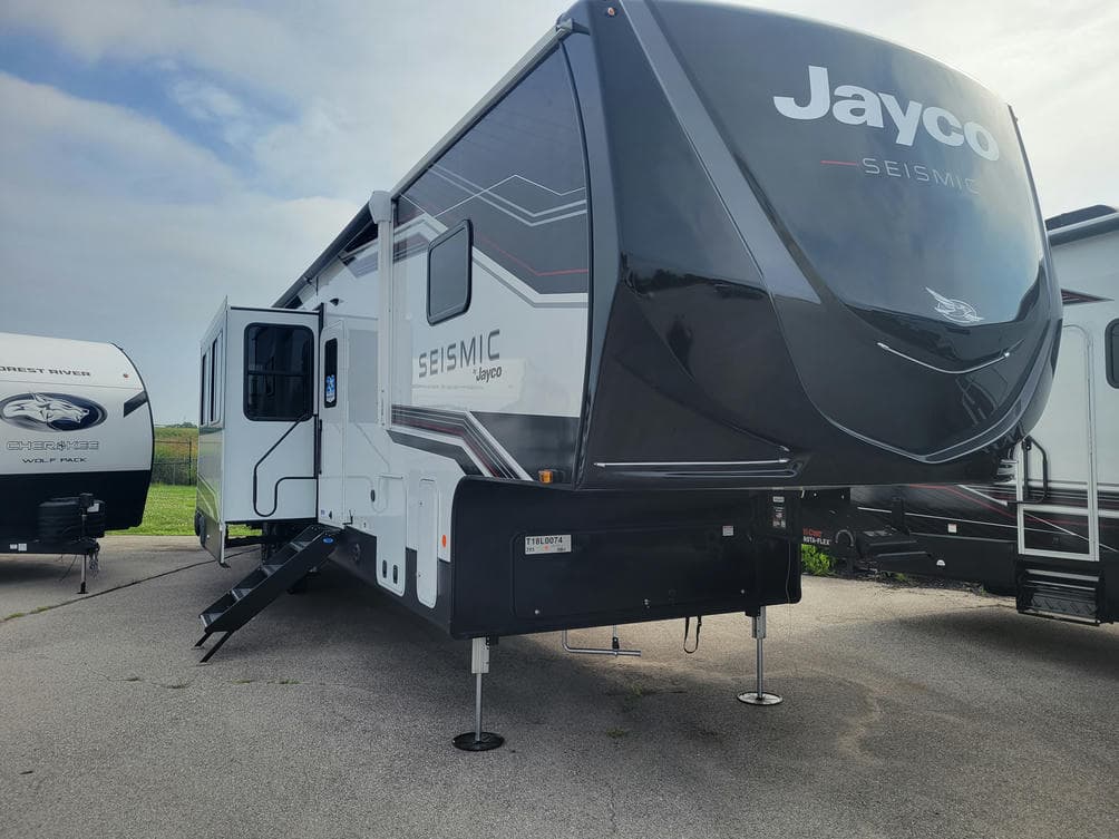 2026 Jayco Seismic Toy Hauler 395