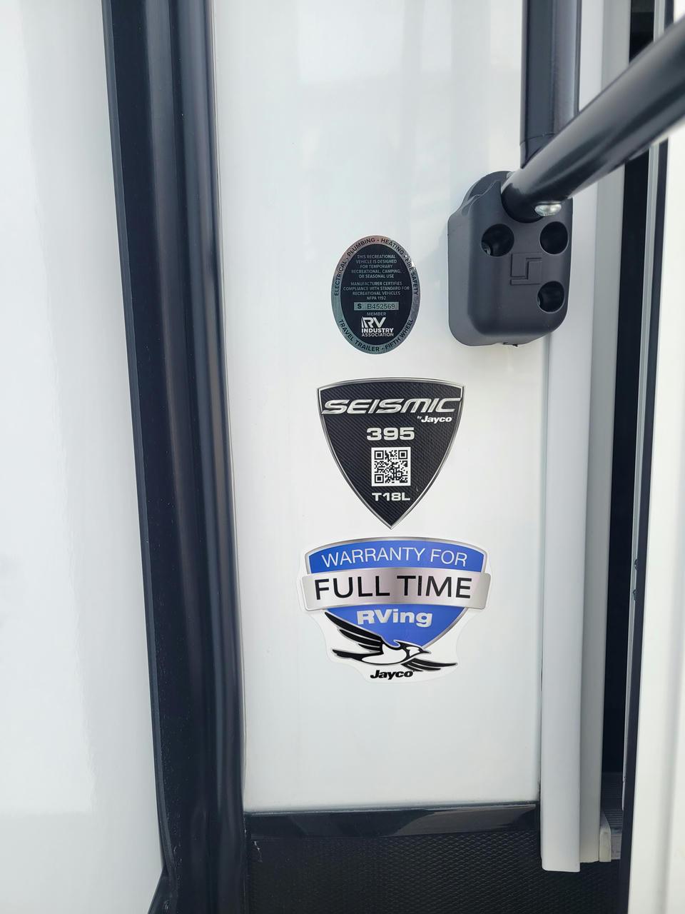 2026 Jayco 2026 Jayco Seismic Toy Hauler - thumbnail 4