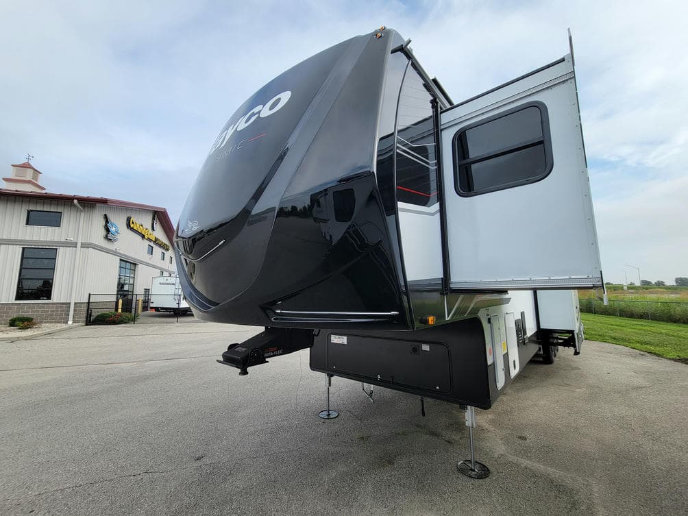 2026 Jayco 2026 Jayco Seismic Toy Hauler - thumbnail 9