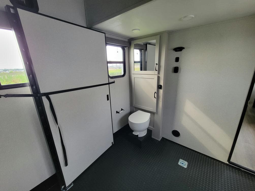 2026 Jayco 2026 Jayco Seismic Toy Hauler - thumbnail 15