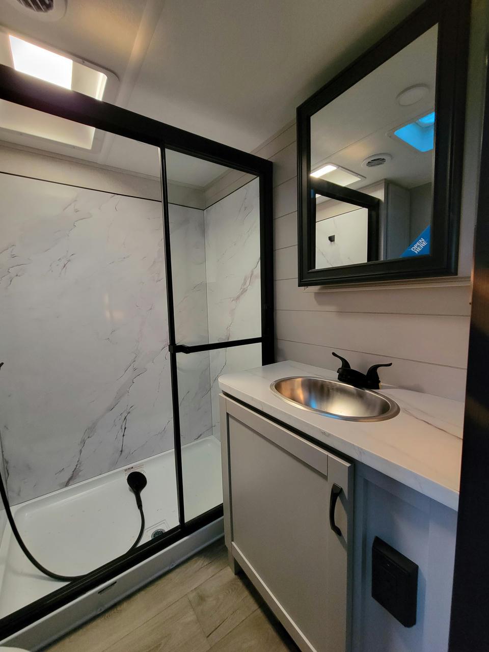 2026 Jayco 2026 Jayco Seismic Toy Hauler - thumbnail 18