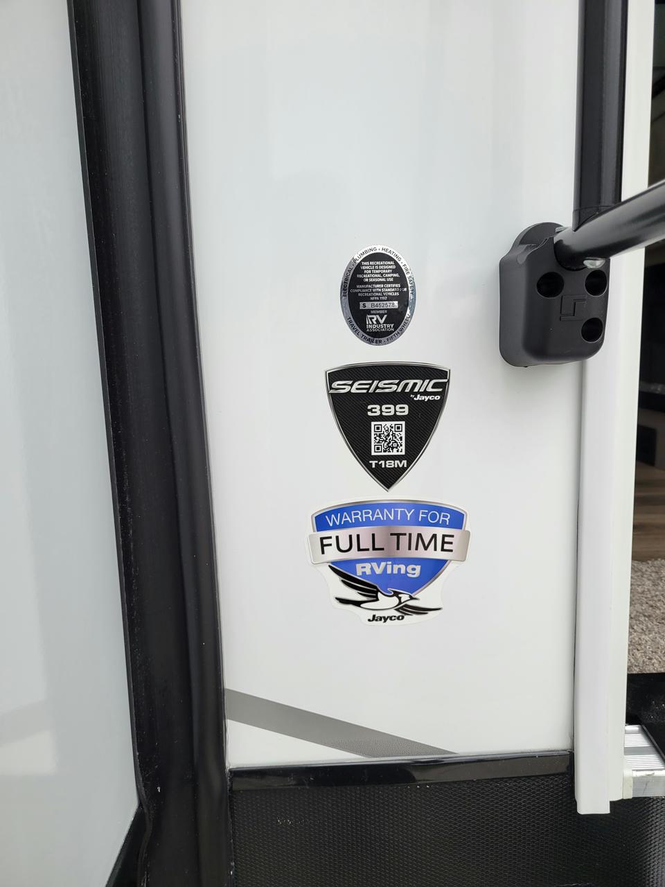 2026 Jayco 2026 Jayco Seismic Toy Hauler - thumbnail 4