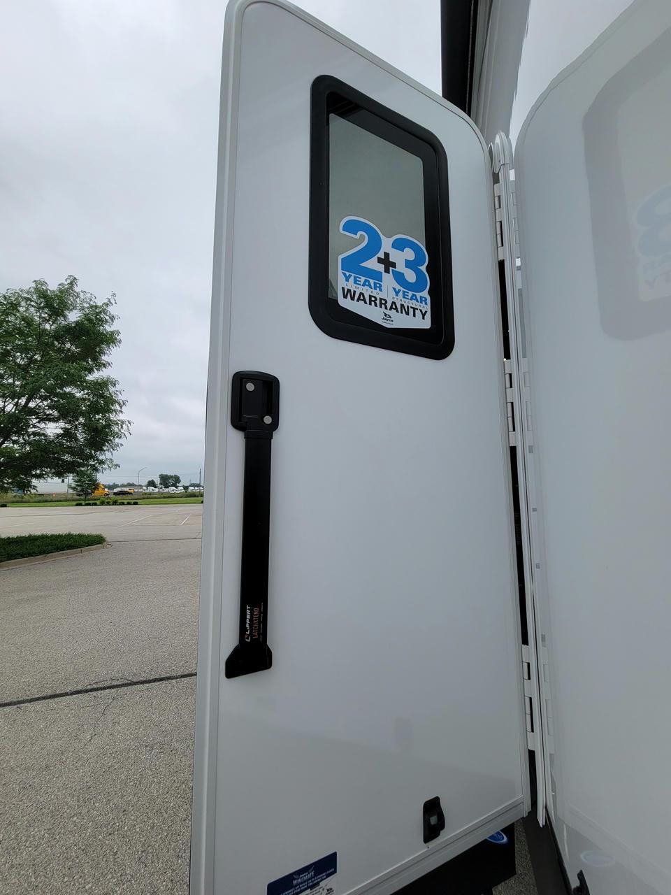 2026 Jayco 2026 Jayco Seismic Toy Hauler - thumbnail 5