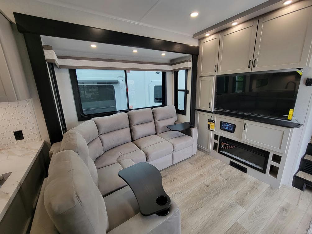 2026 Jayco 2026 Jayco Seismic Toy Hauler - thumbnail 14