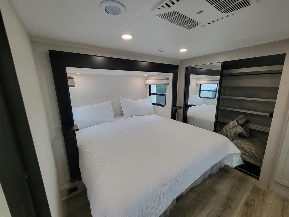 2026 Jayco 2026 Jayco Seismic Toy Hauler - thumbnail 15