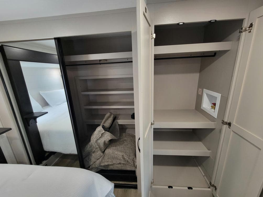 2026 Jayco 2026 Jayco Seismic Toy Hauler - thumbnail 16