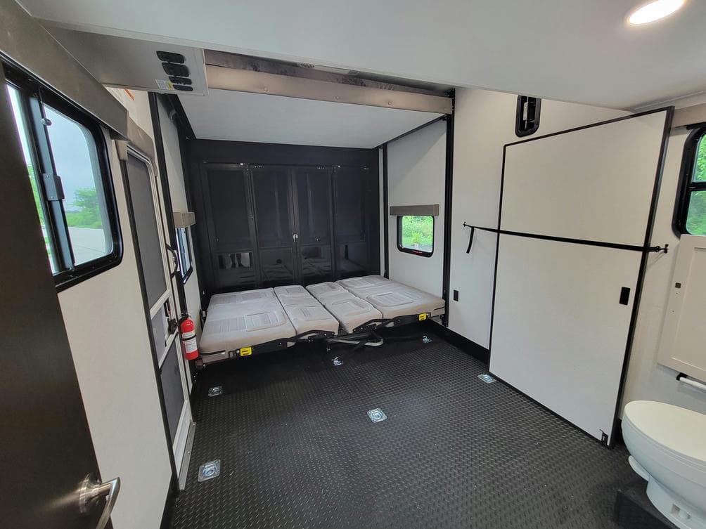 2026 Jayco 2026 Jayco Seismic Toy Hauler - thumbnail 18