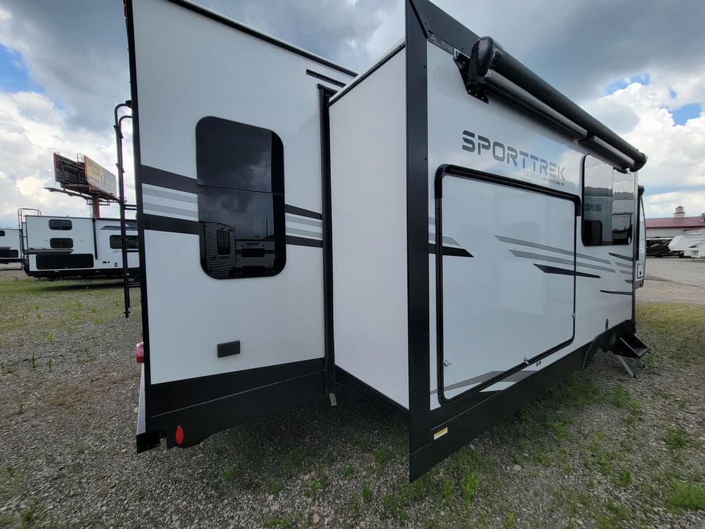 2026 Venture RV 2026 Venture RV SportTrek Touring Edition - thumbnail 4