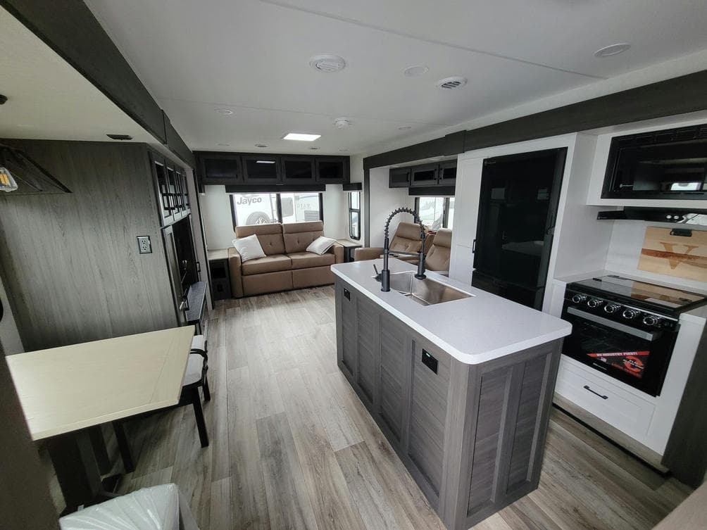 2026 Venture RV 2026 Venture RV SportTrek Touring Edition - thumbnail 9