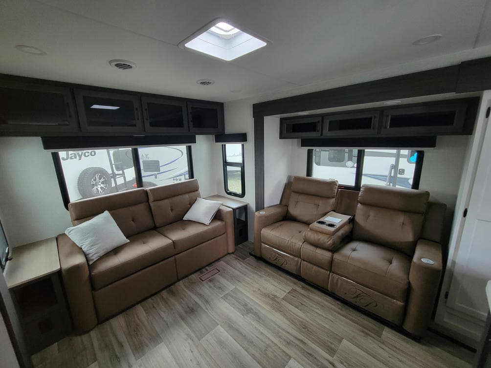 2026 Venture RV 2026 Venture RV SportTrek Touring Edition - thumbnail 10