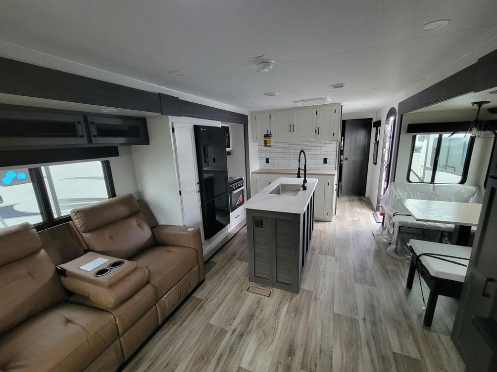 2026 Venture RV 2026 Venture RV SportTrek Touring Edition - thumbnail 11