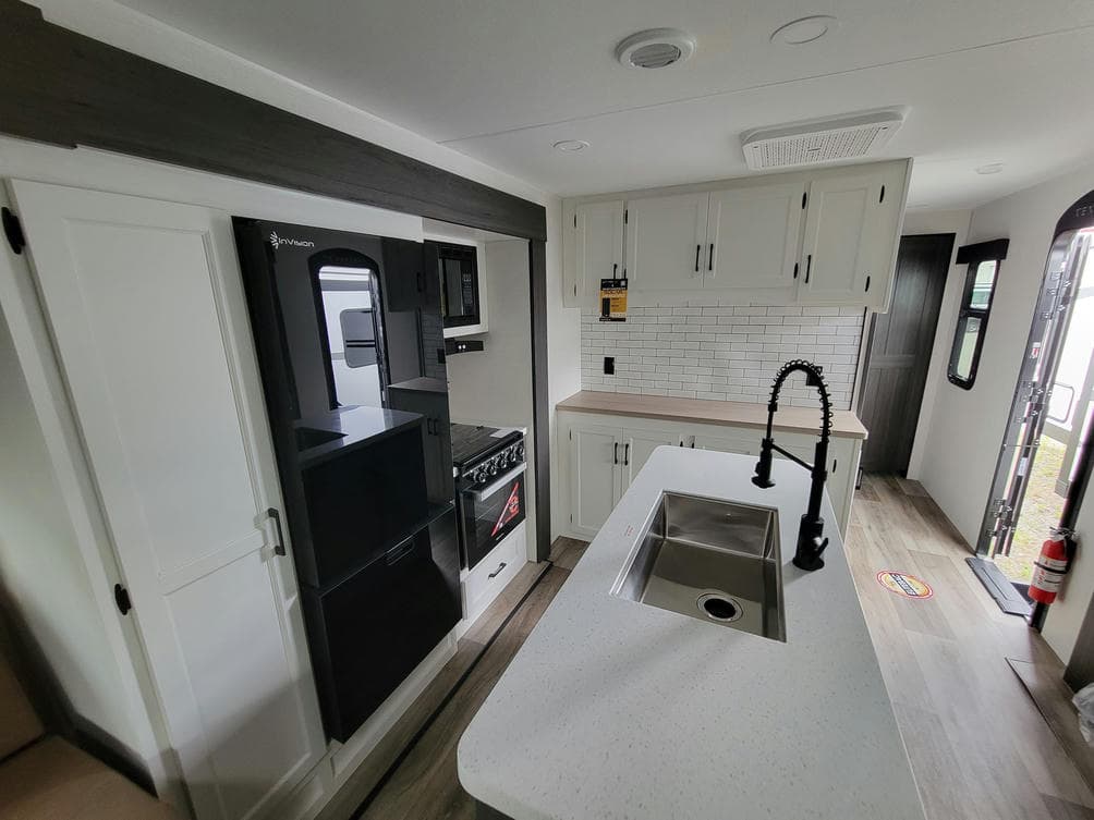 2026 Venture RV 2026 Venture RV SportTrek Touring Edition - thumbnail 13