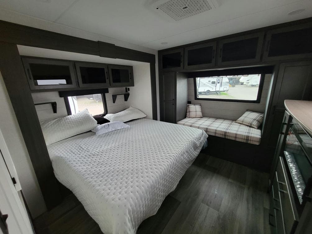 2026 Venture RV 2026 Venture RV SportTrek Touring Edition - thumbnail 17