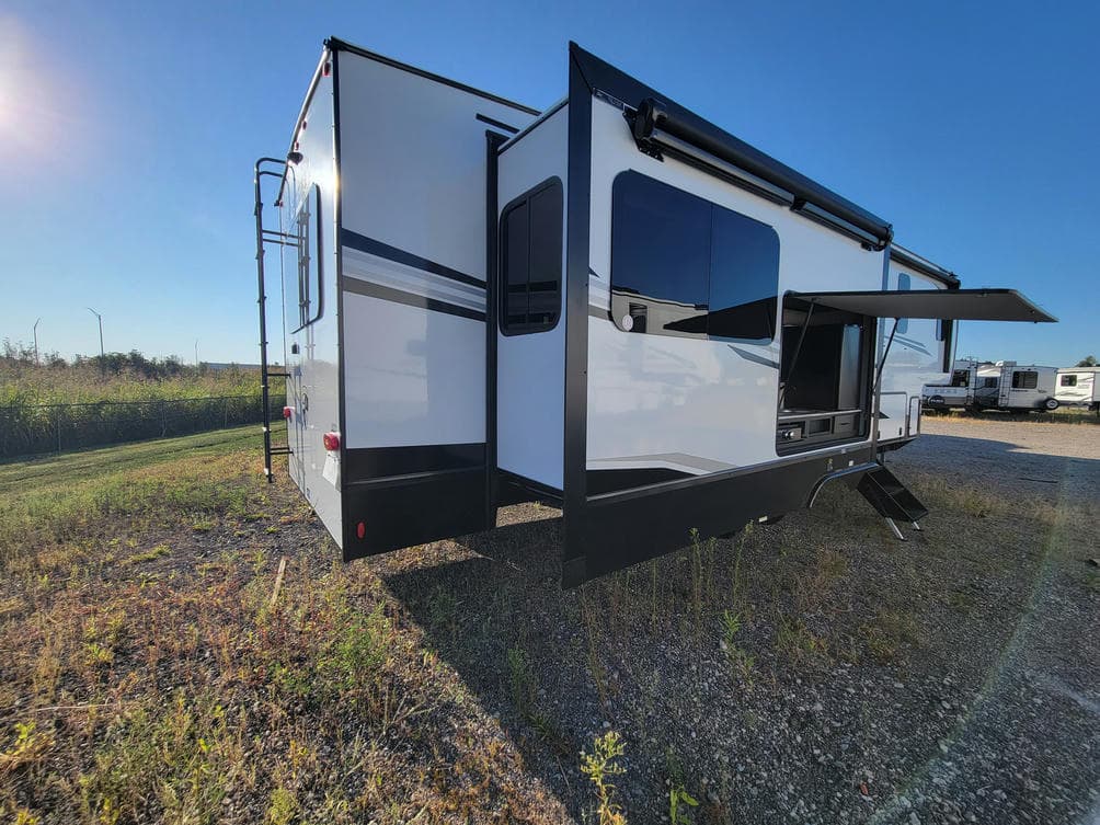 2026 Venture RV 2026 Venture RV SportTrek Touring Edition - thumbnail 7