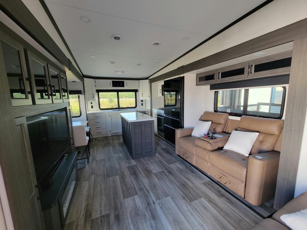 2026 Venture RV 2026 Venture RV SportTrek Touring Edition - thumbnail 11