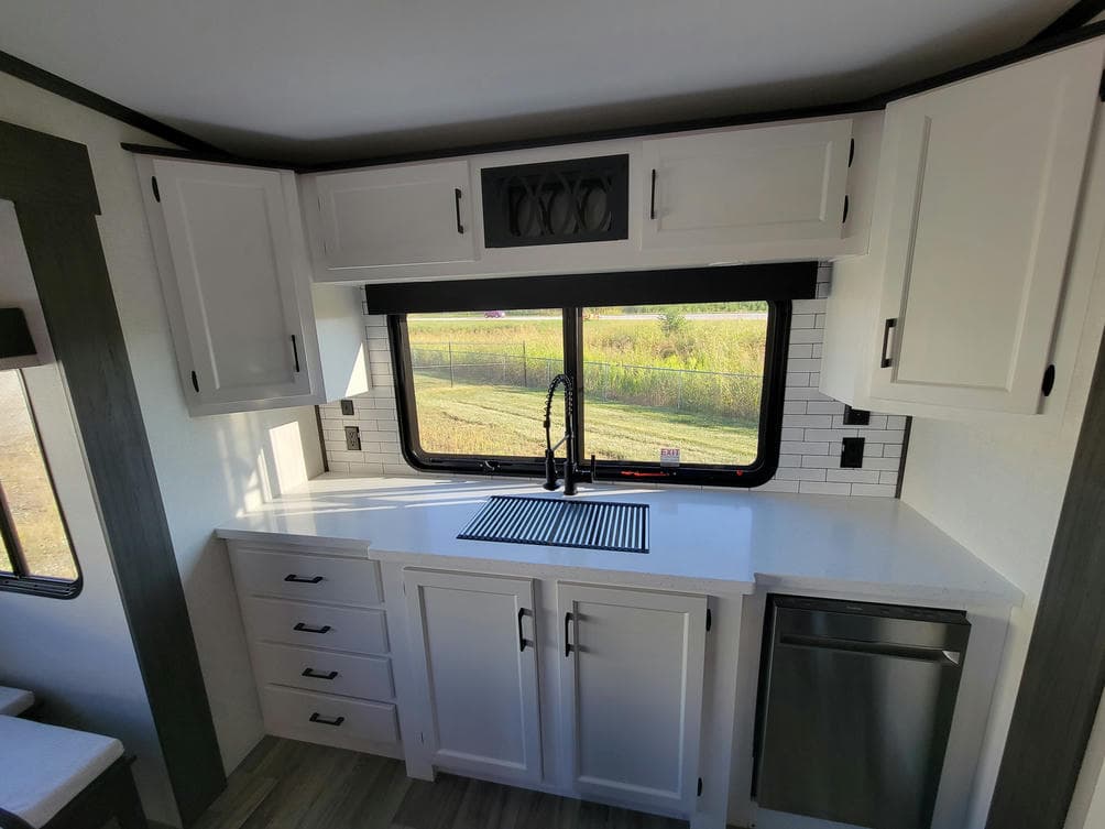 2026 Venture RV 2026 Venture RV SportTrek Touring Edition - thumbnail 14