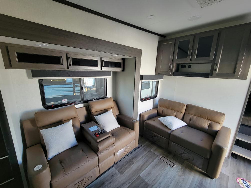 2026 Venture RV 2026 Venture RV SportTrek Touring Edition - thumbnail 17