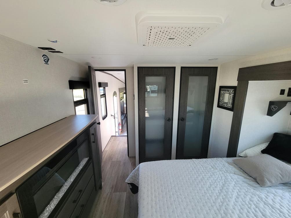 2026 Venture RV 2026 Venture RV SportTrek Touring Edition - thumbnail 22