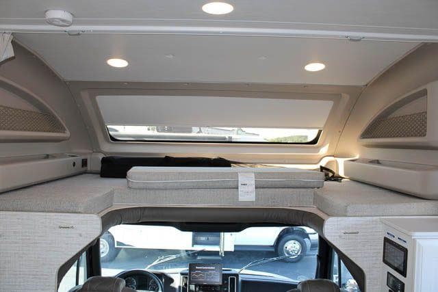 2025 Jayco 2025 Jayco Seneca - thumbnail 17