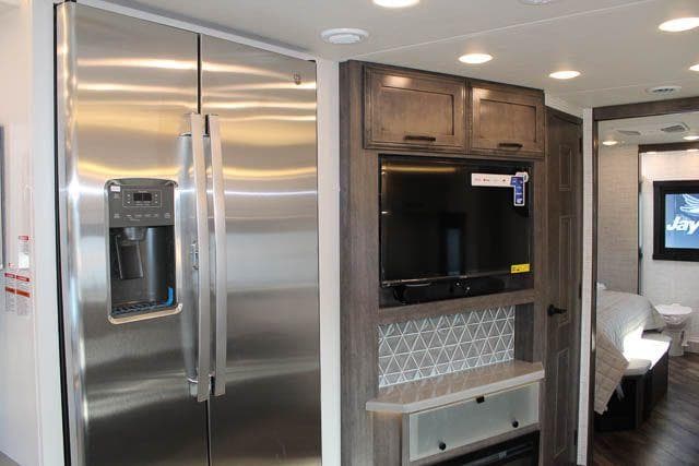 2025 Jayco 2025 Jayco Seneca - thumbnail 23