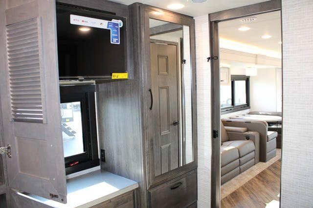 2025 Jayco 2025 Jayco Seneca - thumbnail 47