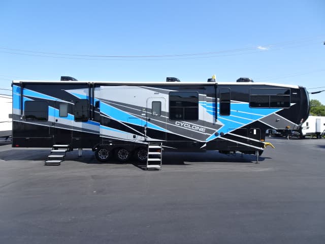 2022 Heartland 2022 Heartland Cyclone - thumbnail 6