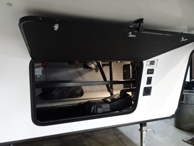 2018 Cherokee 2018 Cherokee Arctic Wolf - thumbnail 3